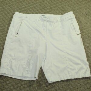 IZOD GOLF Woman’s White, Stretch Golf Shorts Excellent condition Size 16
